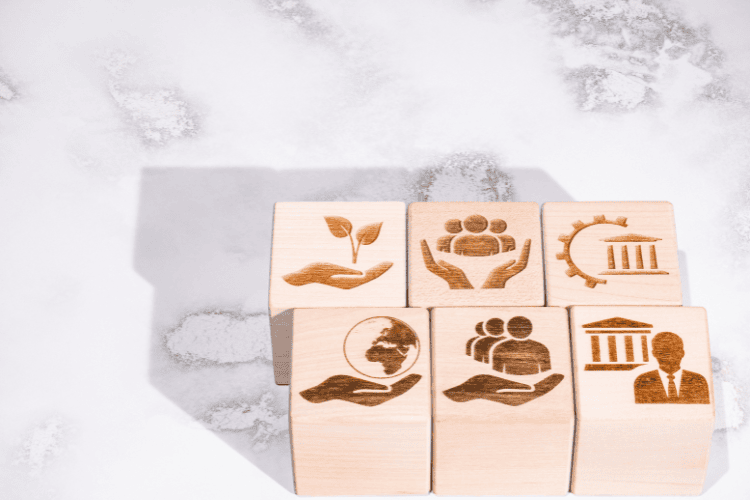 Somos una empresa que trabaja en la consultoría social relacionada con el acceso a ayudas públicas t.